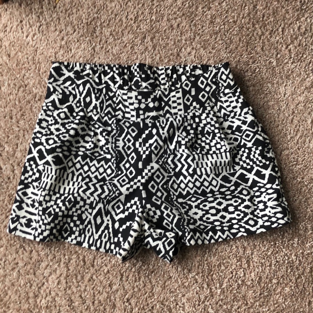 Charlotte Russe Pattern Shorts Size M